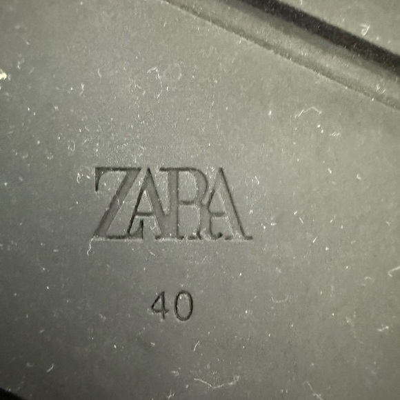 Zara Flower Sandals 
Size 40
Never worn! - Picture 4 of 4